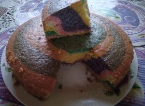 Una foto de Torta arcoíris primaveral