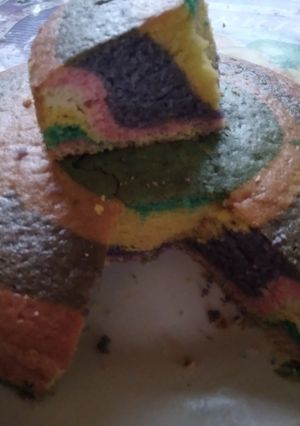 Una foto de Torta arcoíris primaveral