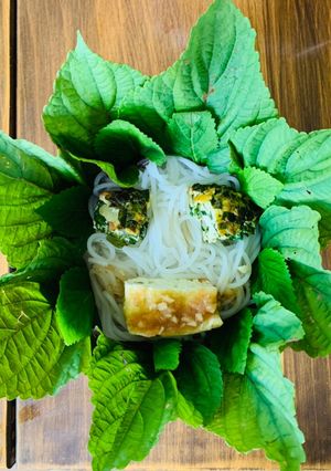 Hình của món Bún đậu mắm tôm Halloween với chả đậu hũ, lưỡi heo, và lòng non.