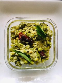 பச்சை பட்டாணி தேங்காய் கூட்டு(green peas koottu recipe in tamil) செய்முறை முக்கிய புகைப்படம்
