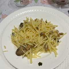 Una foto de Spaghetti con setas y champiñones