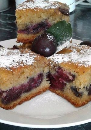 Kefires-cseresznyés pite recept fotója