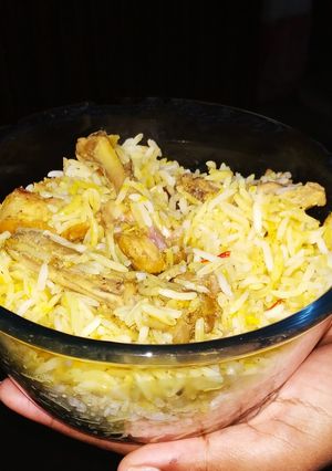 A picture of Dum Chicken biryani.