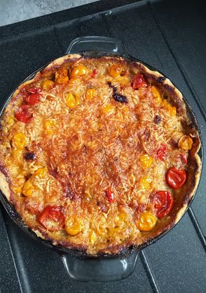 Une photo de Tarte tomate moutarde tomate cerise