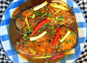 Hình của món Cá dứa (cá basa, cá hú, cá lăng) kho tộ (kho tiêu).