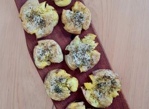 Una foto de Papines estrellados 🥔 Papas aplastadas 🥔 Patatas al puñetazo 🥊 Batatas à murro 🇵🇹