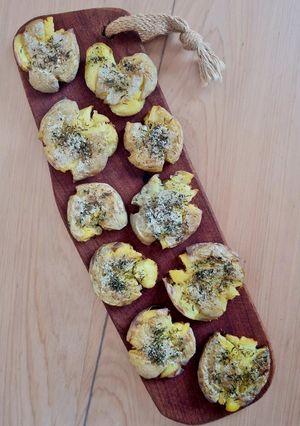 Una foto de Papines estrellados 🥔 Papas aplastadas 🥔 Patatas al puñetazo 🥊 Batatas à murro 🇵🇹