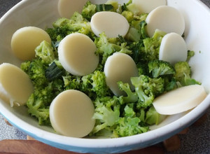 Una foto de Ensalada de Brócoli y palmitos