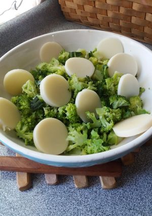 Una foto de Ensalada de Brócoli y palmitos