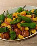 Wok de gnocchi con choricitos y pimientos semipicantes