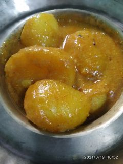 নিরামিষ আলুর দম (niramish aloor dum recipe in Bengali) রেসিপির প্রধান ছবি