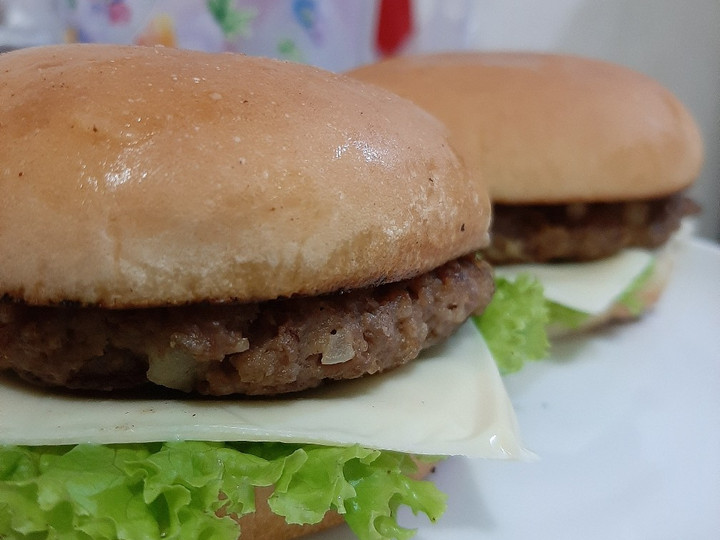 Langkah Mudah untuk Menyiapkan Beef patty burger yang Lezat Sekali