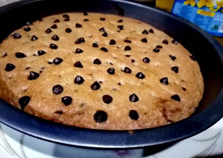 Nutella stuffed chocolate chip cookie skillet