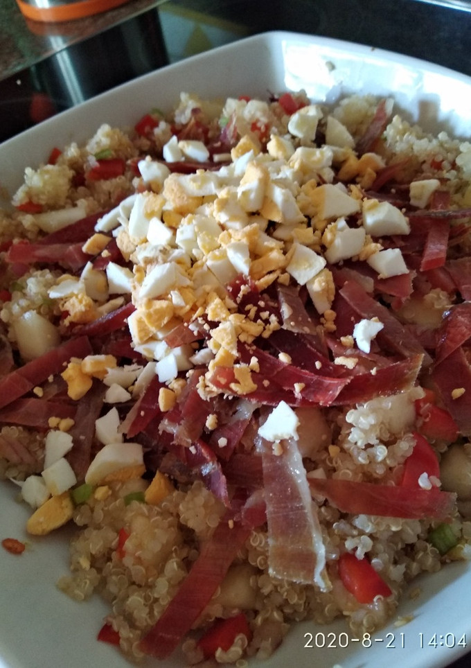 Una foto de Ensalada de quinoa, melón y jamón