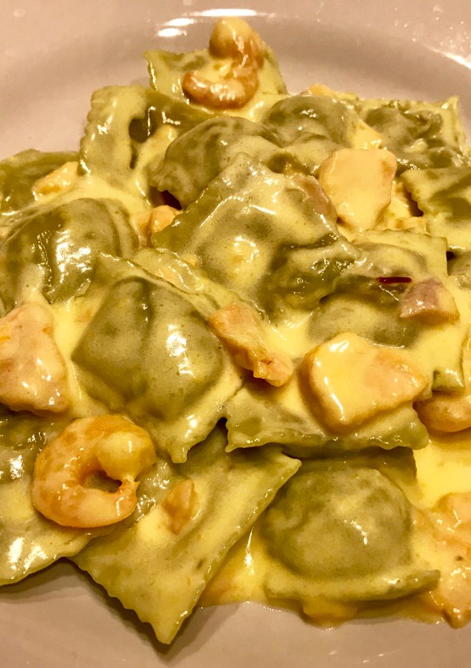 Una foto de Salsa de langostinos y salmón rosado para disfrutar con una rica pasta