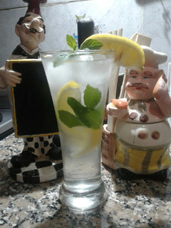 Una foto de Limonada con menta 🍃🍋