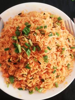 शेझवान राईस (Shezwan Rice recipe in marathi) रेसिपी चे मुख्य फोटो