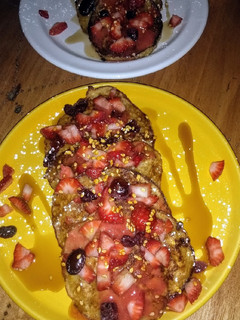 Una foto de Hotcakes de avena con frutos rojos ❣️