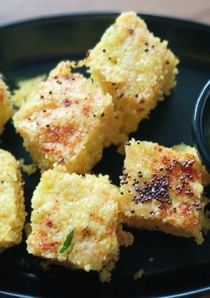 काॅन सूजी ढोकला (Corn Sooji Dhokla) रेसिपी मुख्य फोटो