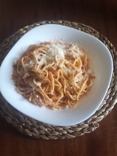 Una foto de Spaghetti de calabacín berenjena y bacon ahumado