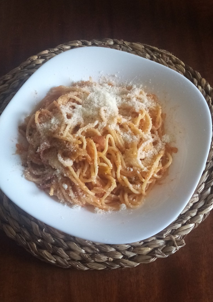 Una foto de Spaghetti de calabacín berenjena y bacon ahumado