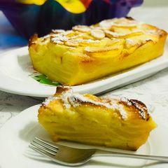 A picture of AMIEs APPLE BREAD.