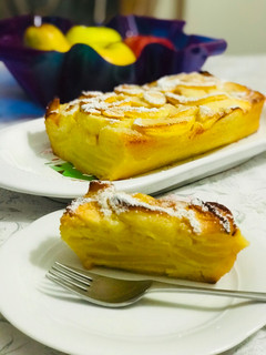 A picture of AMIEs APPLE BREAD.