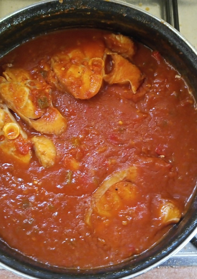 Una foto de Cazón en tomate casero😋😋😋