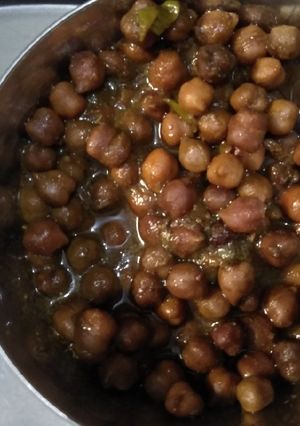 A picture of Kale chhole.