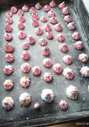 Una foto de Especiales para tus eventos o decorar tortas... suspiros