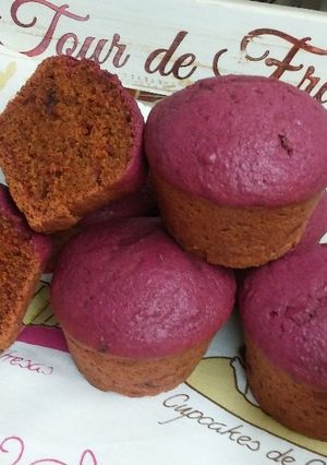 Una foto de Muffins de remolacha 🍑 y chocolate 🍫