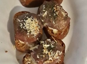 Una foto de Mini rosbif relleno de queso, aceite de oliva y finas hierbas