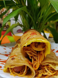 চাউমিন এগ রোল ।(Chow mein egg roll recipe in Bengali) রেসিপির প্রধান ছবি