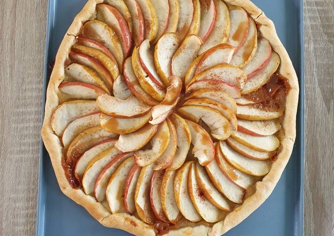 Tarte aux pommes cannelle et caramel au beurre salé