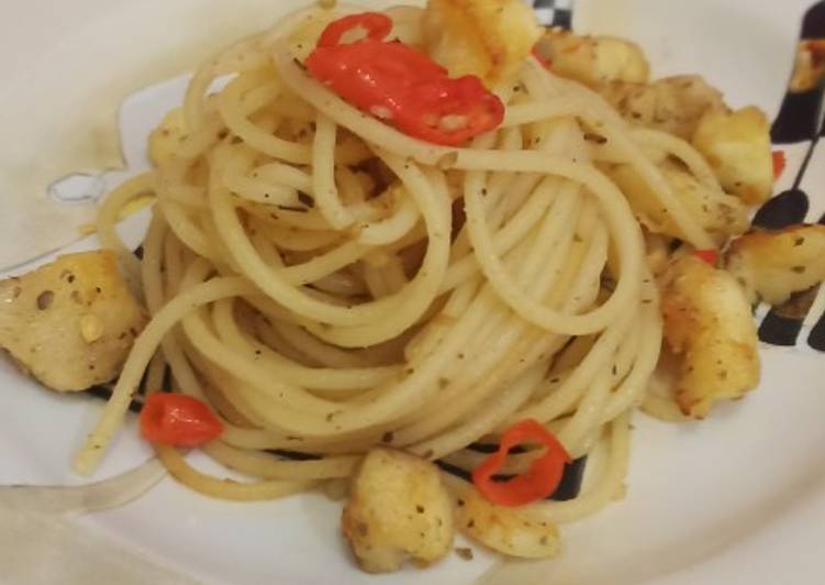 Spaghetti Aglio Olio with patin fillet