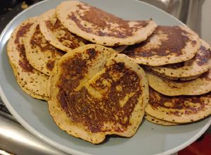 Una foto de Pancakes saludables avena, plátano, manzana delicioso 🍌🍎🥞