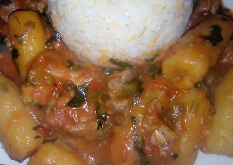 Matoke, beef and Rice