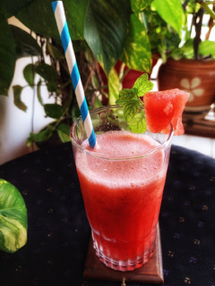 वाटरमेलन जूस (watermelon juice recipe in Hindi) रेसिपी मुख्य फोटो