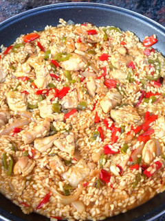 Una foto de Arroz al Ras el Hanout con pollo