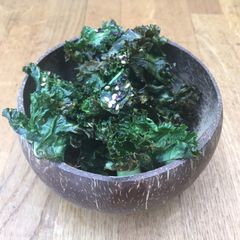 A picture of Salt and Vinegar Kale Crisps 🌱 🥬.