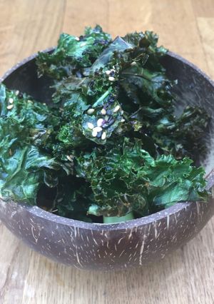 A picture of Salt and Vinegar Kale Crisps 🌱 🥬.