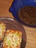 Sopa de cebolla con pan tostado con queso