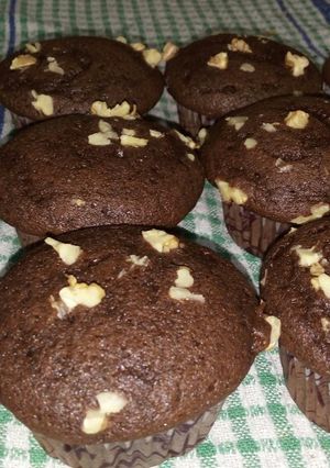 Una foto de Muffins de chocolate y nuez esponjoso