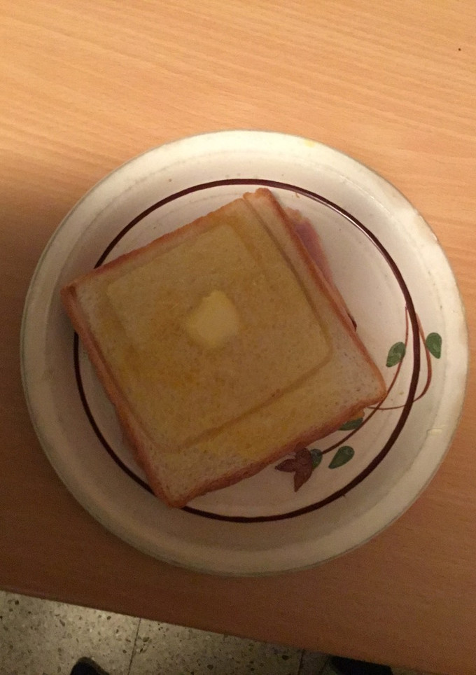 Una foto de Sandwich de queso con membrillo y mermelada de higos