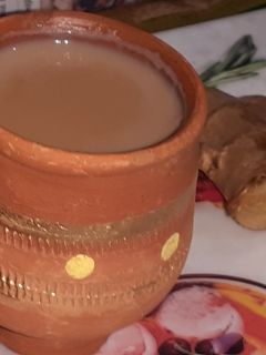 अदरक वाली कड़क चाय (Adrak wali kadak chai recipe in hindi) रेसिपी मुख्य फोटो