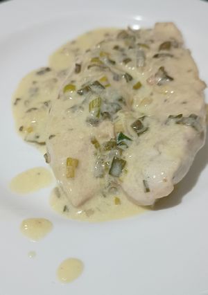 Una foto de Pollo a la crema de verdeo