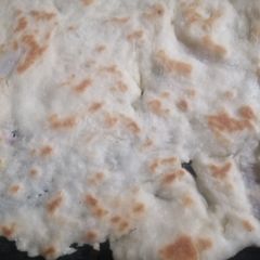 A picture of Veggie pizza lachaa naan.