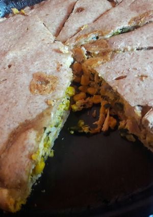 Una foto de Tarta de pollo con choclo y verduras!😋