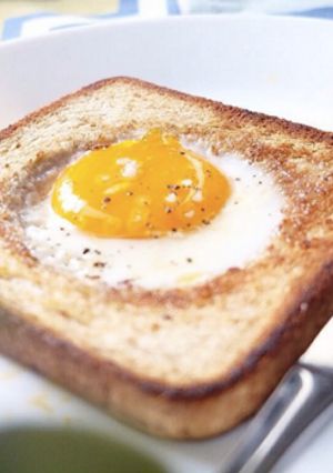 Foto resep Roti & Telur - Egg in a hole / Basket
