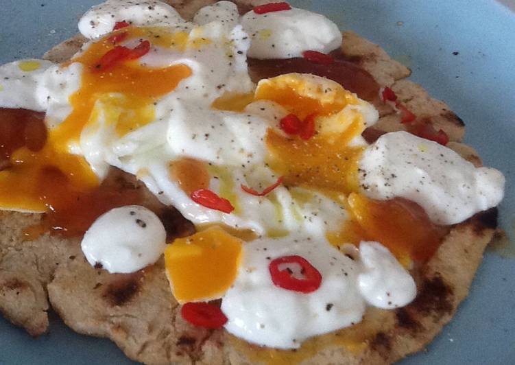 Flatbread with egg and mango chutney Flatbread with egg and mango chutney